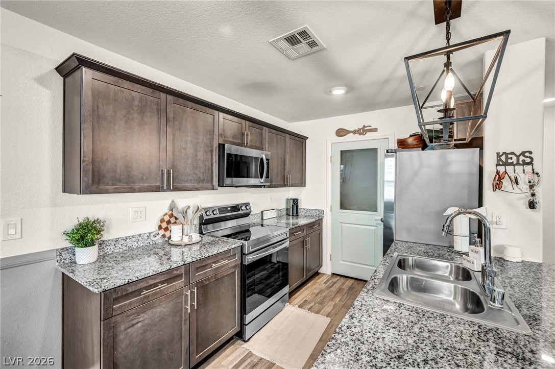 7018 Spicy Merlot Street