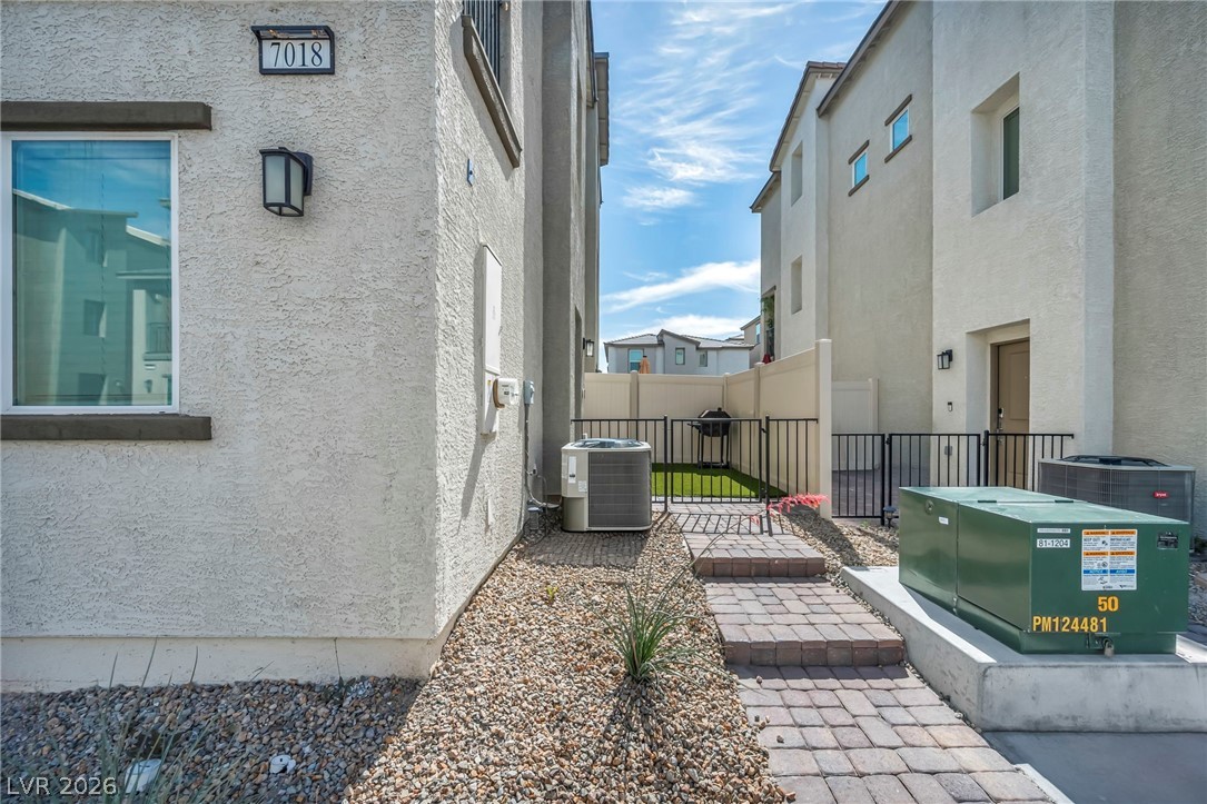 7018 Spicy Merlot Street