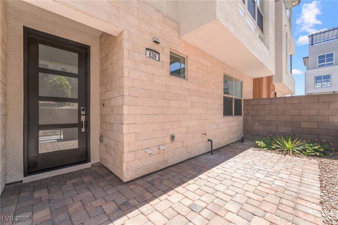 639 Spotted Falcon Street