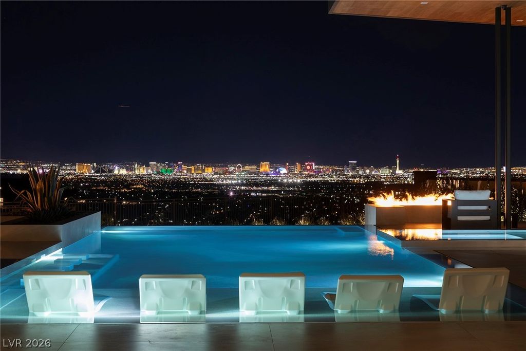 Photo of 19 Boulderback Drive, Henderson, NV 89012 (MLS # 2776678)