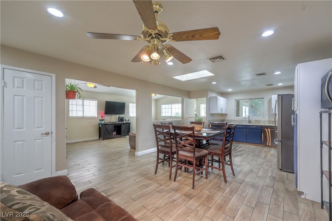 Las Vegas, Nevada 89121, United States, 3 Bedrooms Bedrooms, ,3 BathroomsBathrooms,Residential,Active,206364