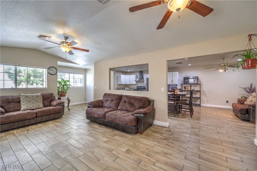 Las Vegas, Nevada 89121, United States, 3 Bedrooms Bedrooms, ,3 BathroomsBathrooms,Residential,Active,206364