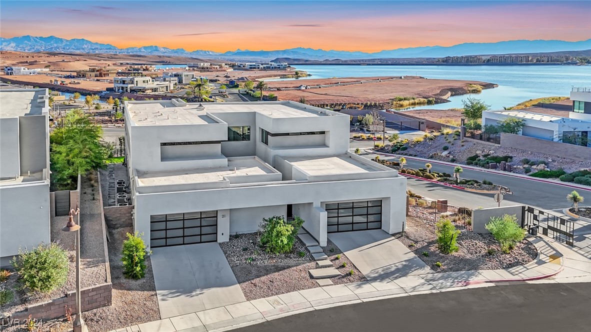 28 Rainbow Point Place