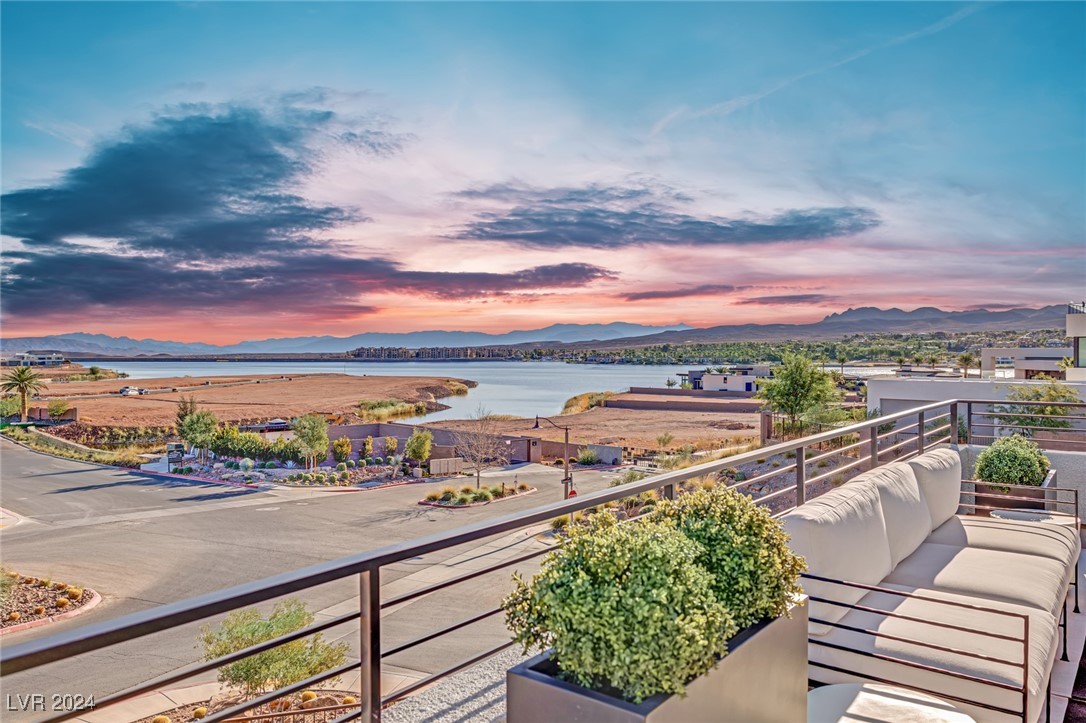 28 Rainbow Point Place