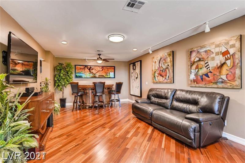 121 E Mulberry Drive