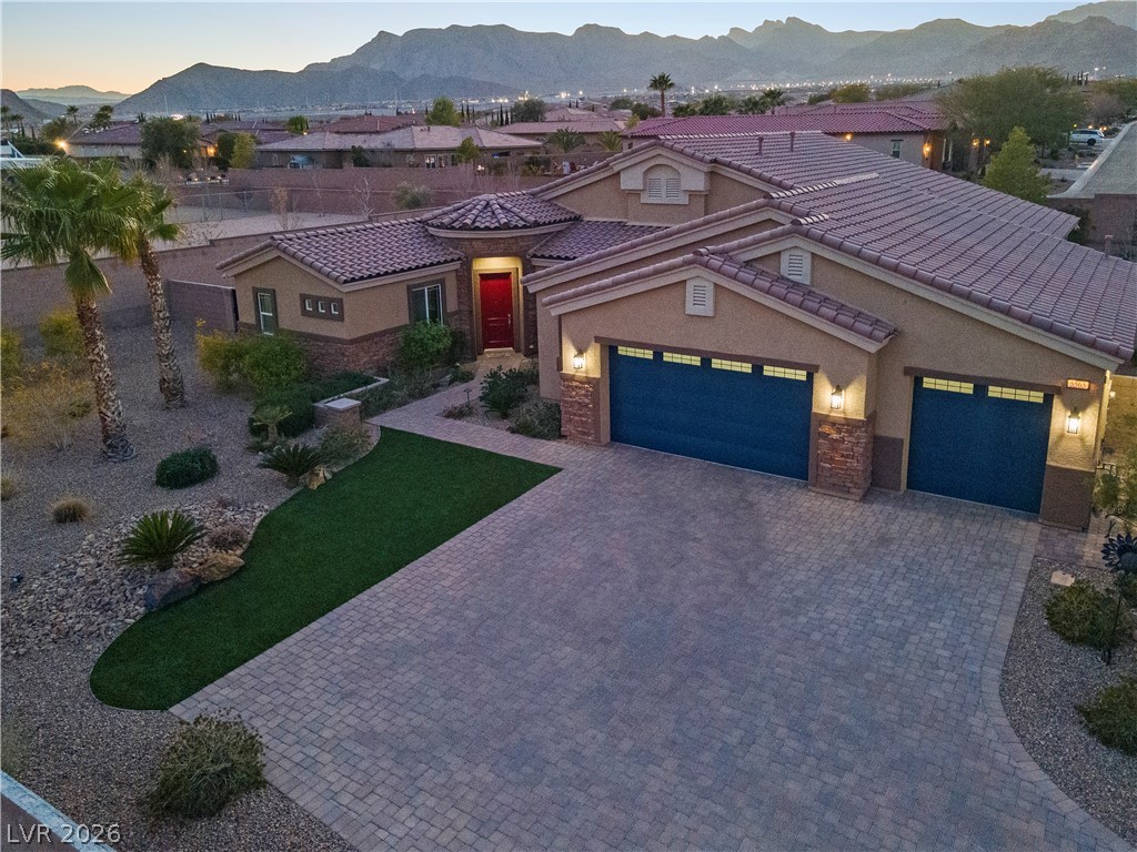 5565 N Grand Canyon Drive