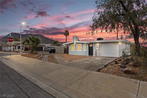 Photo of 256 Hillcrest Drive, Henderson, NV 89015 (MLS # 2798526)