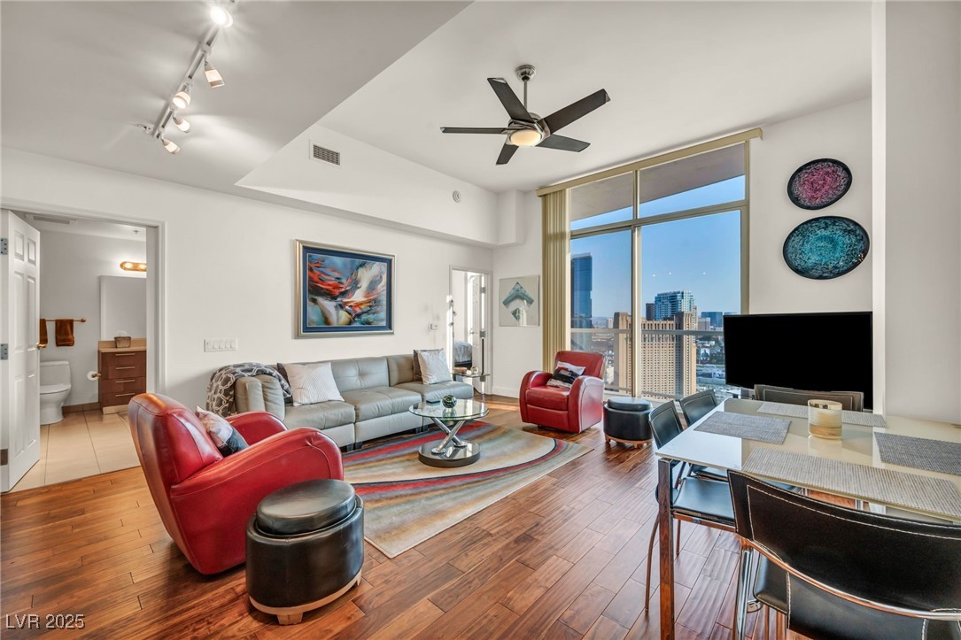 200 W Sahara Avenue 3702
