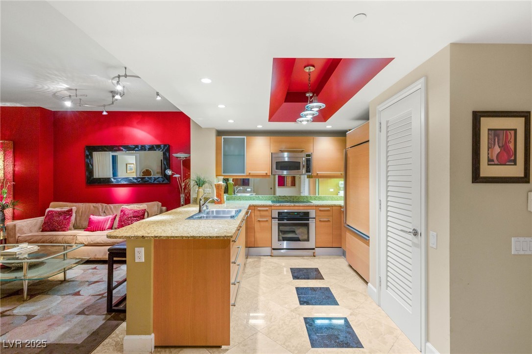 322 KAREN Avenue 2305