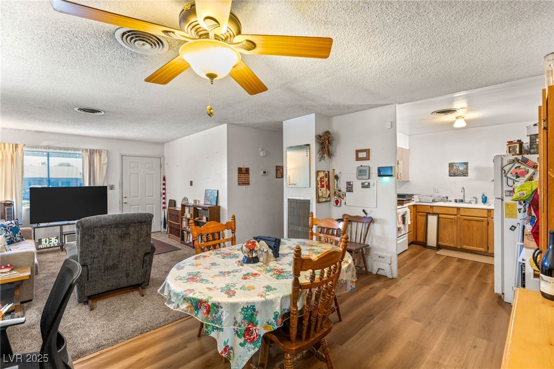 Las Vegas, Nevada 89102, United States, 4 Bedrooms Bedrooms, ,2 BathroomsBathrooms,Residential,Active,228072