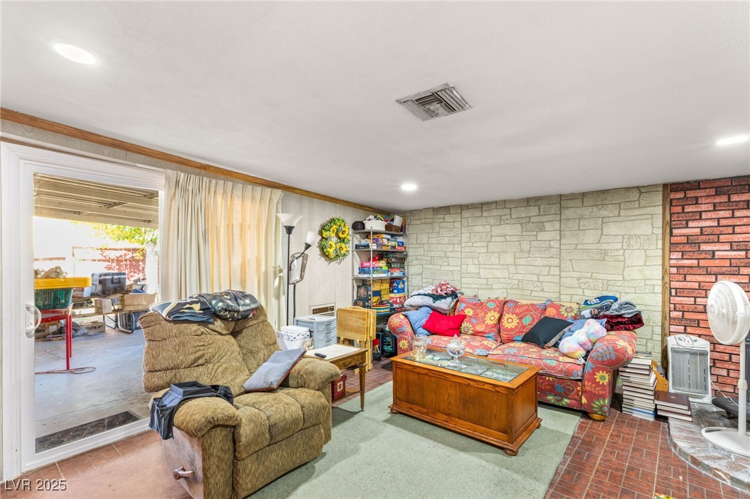 Las Vegas, Nevada 89102, United States, 4 Bedrooms Bedrooms, ,2 BathroomsBathrooms,Residential,Active,228072