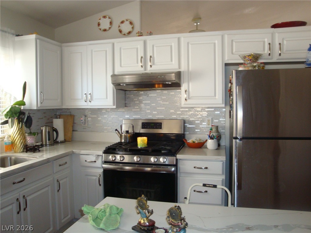 748 Emerald City Avenue