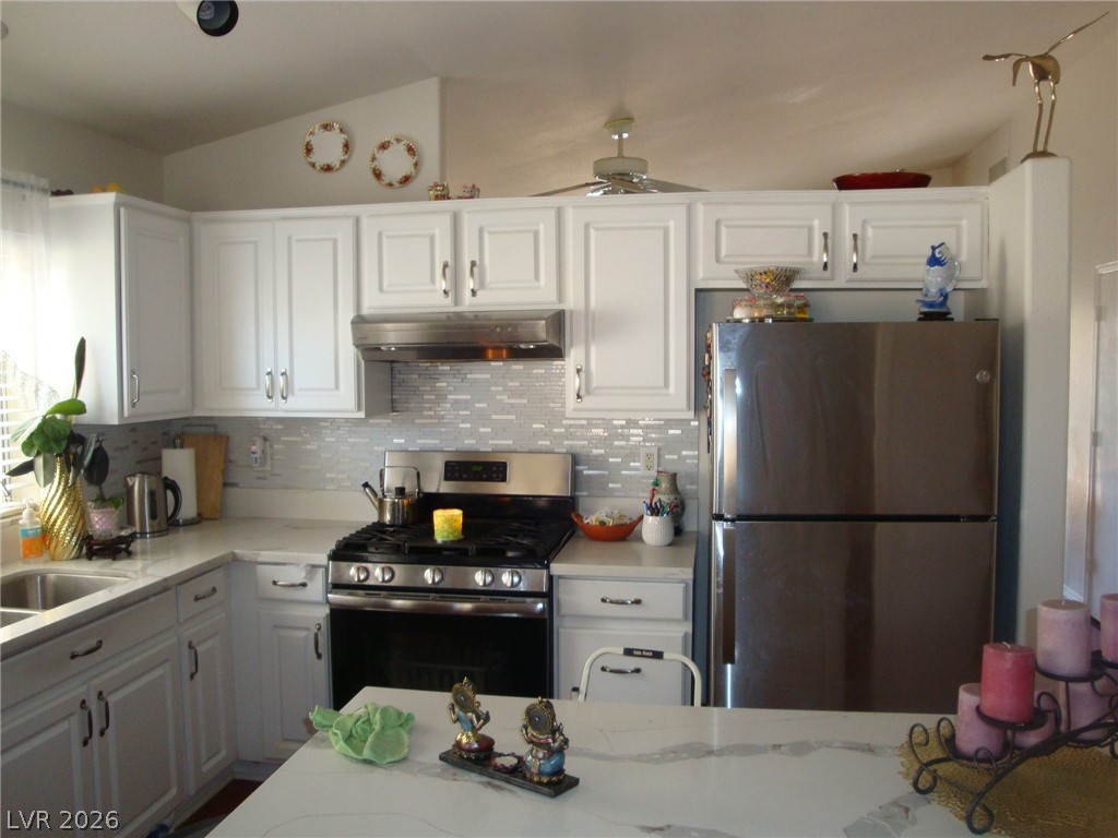 748 Emerald City Avenue