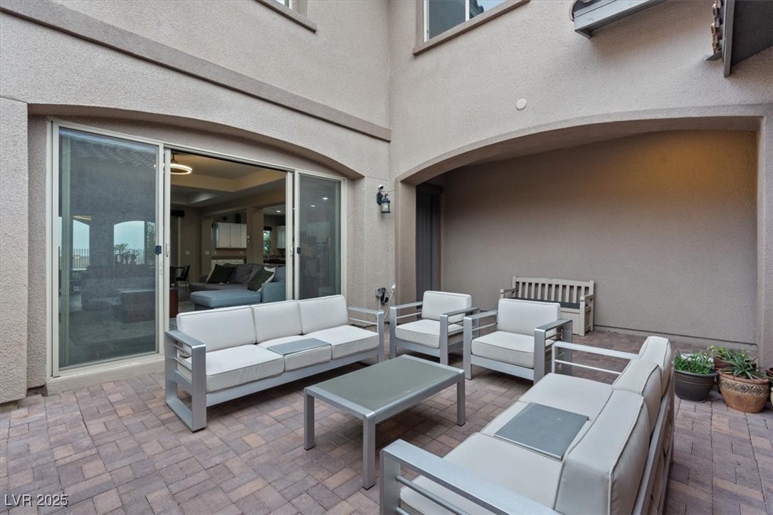 Properties 4 342 Molinetto Street