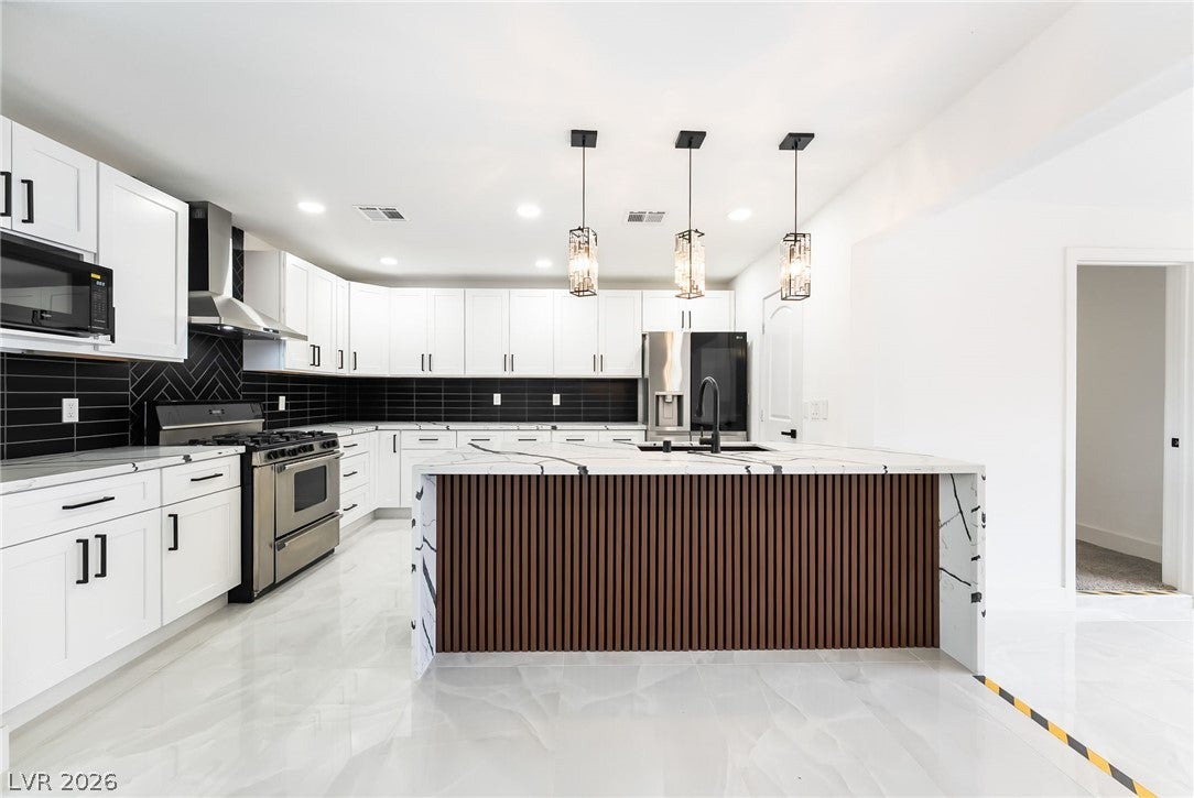 706 N Hollywood Boulevard