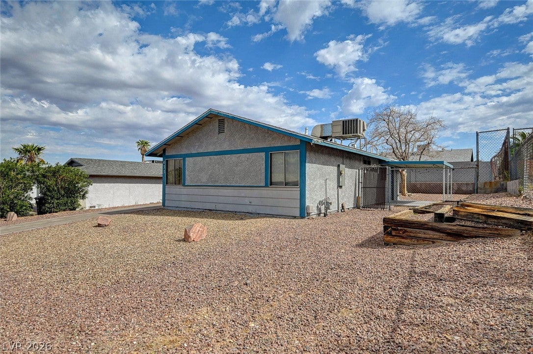 433 Bottle Brush Way