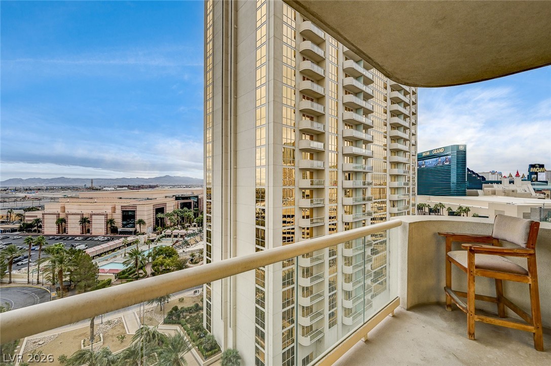 135 E Harmon Avenue 1002