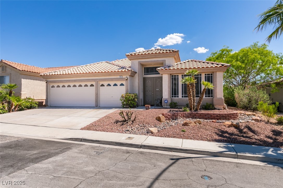 2587 Grizzly Park Court, Henderson, Nevada image 3