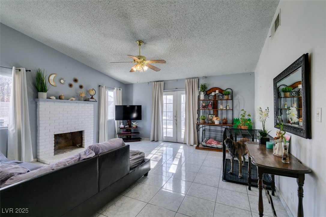 1816 N Torrey Pines Drive