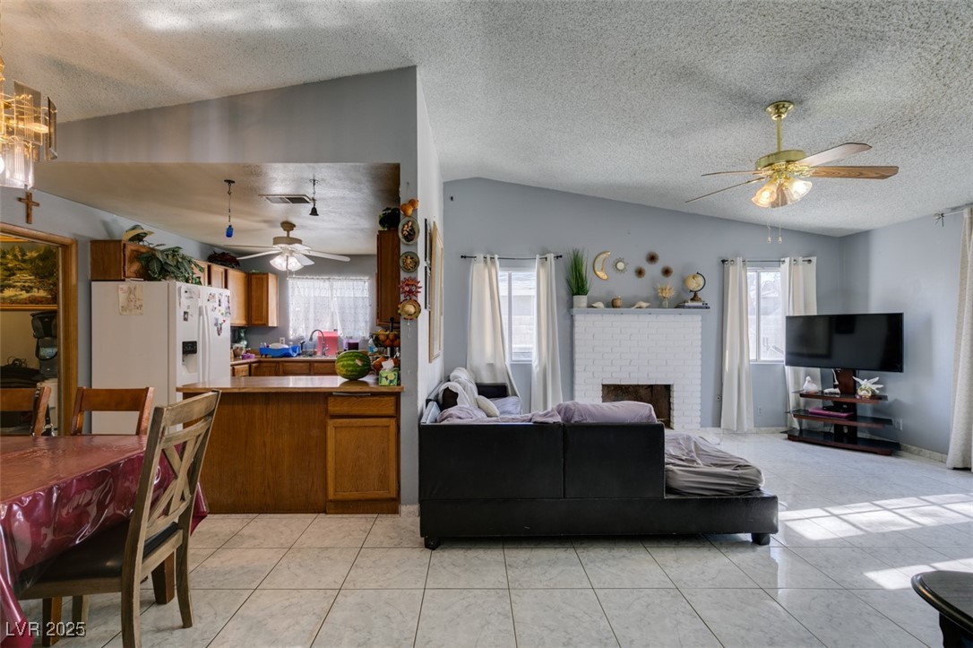 1816 N Torrey Pines Drive