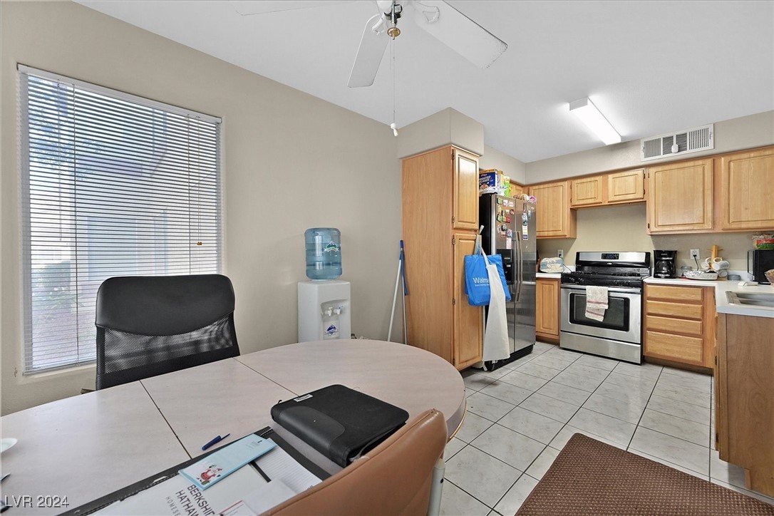 Las Vegas, Nevada 89122, United States, 2 Bedrooms Bedrooms, ,2 BathroomsBathrooms,Residential,Active,40875