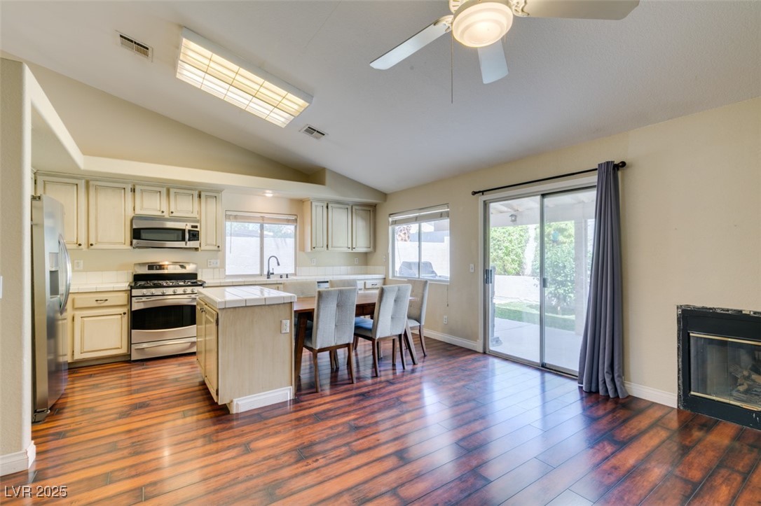 1824 Dawn Ridge Avenue, Henderson, Nevada image 7