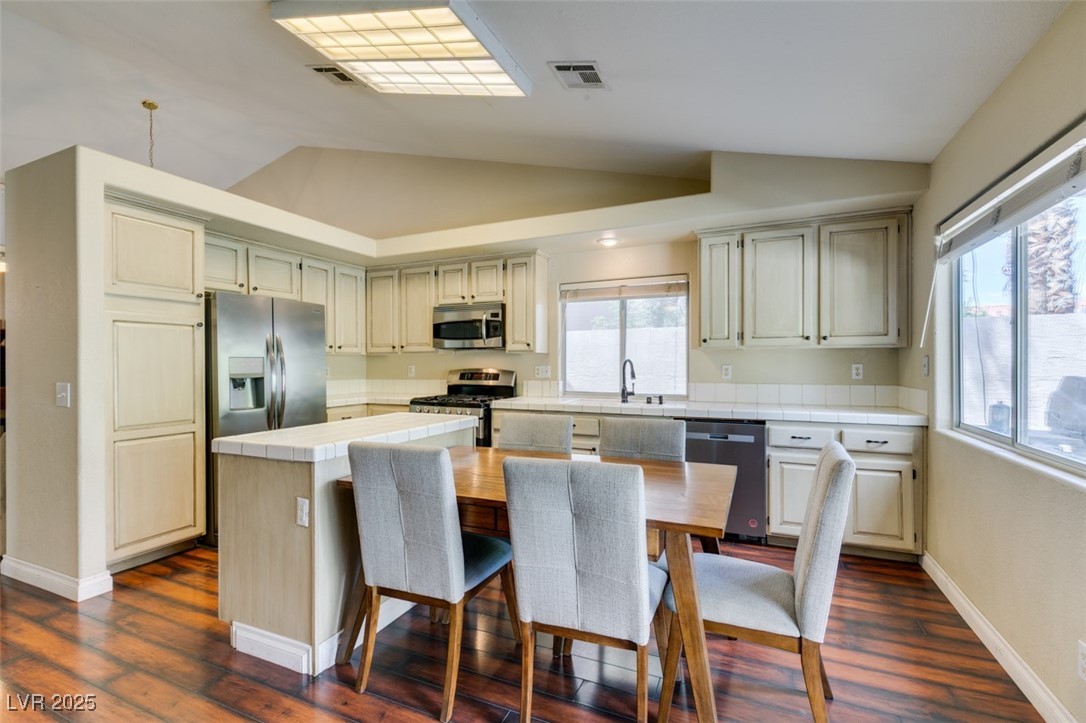 1824 Dawn Ridge Avenue, Henderson, Nevada image 9