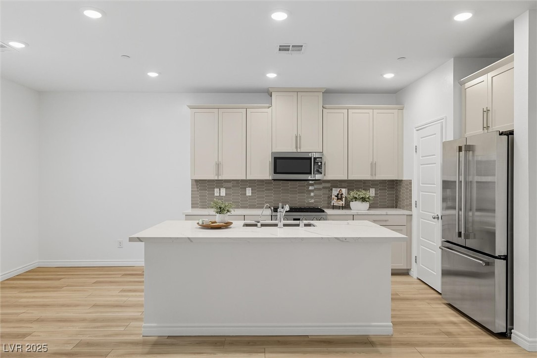 Las Vegas, Nevada 89138, United States, 4 Bedrooms Bedrooms, ,3 BathroomsBathrooms,Residential,Active,216240