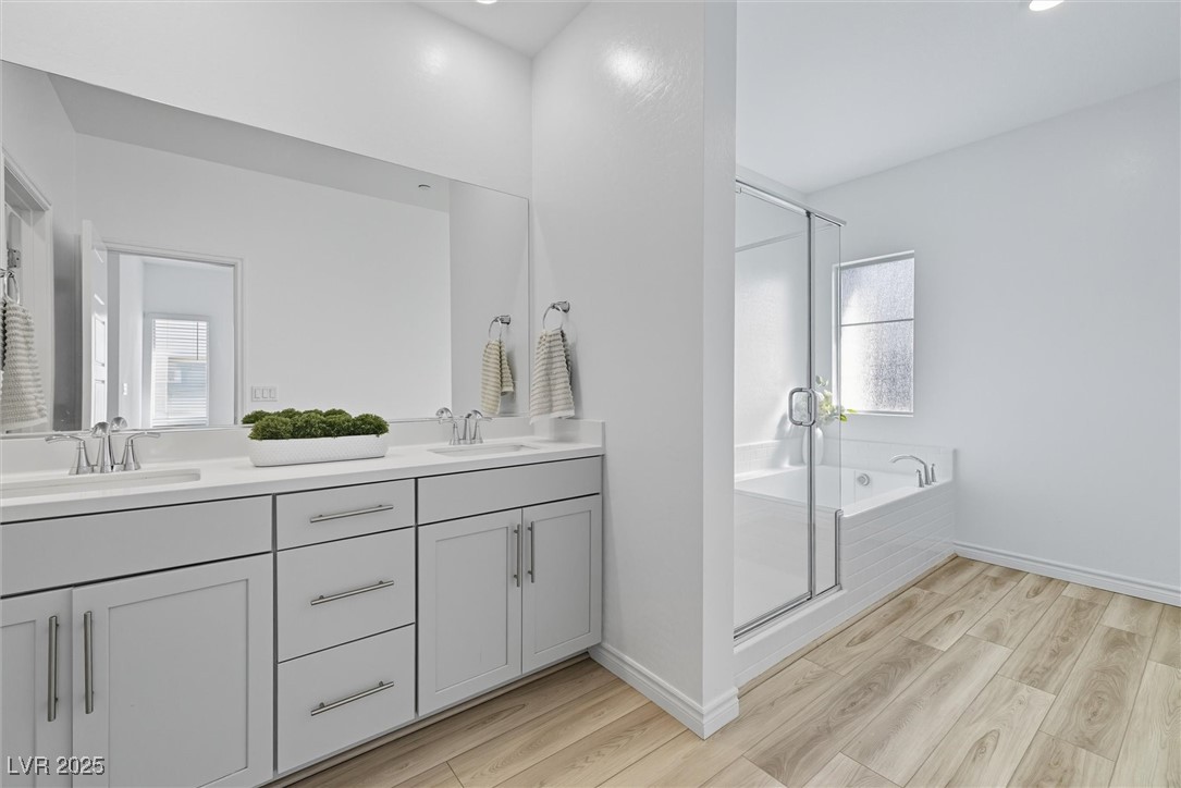 Las Vegas, Nevada 89138, United States, 4 Bedrooms Bedrooms, ,3 BathroomsBathrooms,Residential,Active,216240