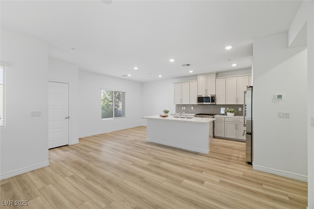 Las Vegas, Nevada 89138, United States, 4 Bedrooms Bedrooms, ,3 BathroomsBathrooms,Residential,Active,216240