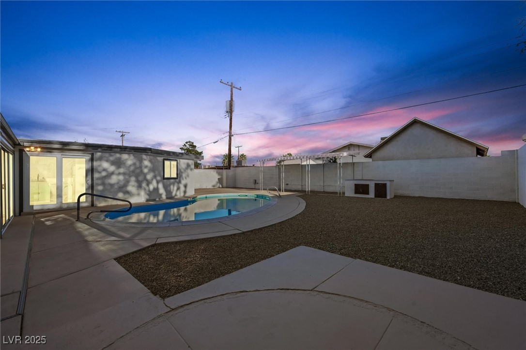 Las Vegas, Nevada 89121, United States, 4 Bedrooms Bedrooms, ,2 BathroomsBathrooms,Residential,Active,233454