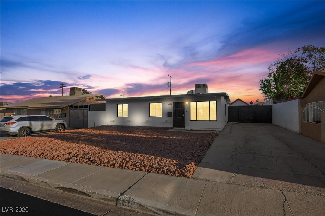 Las Vegas, Nevada 89121, United States, 4 Bedrooms Bedrooms, ,2 BathroomsBathrooms,Residential,Active,233454