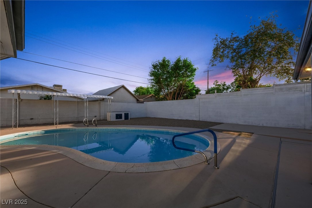 Las Vegas, Nevada 89121, United States, 4 Bedrooms Bedrooms, ,2 BathroomsBathrooms,Residential,Active,233454