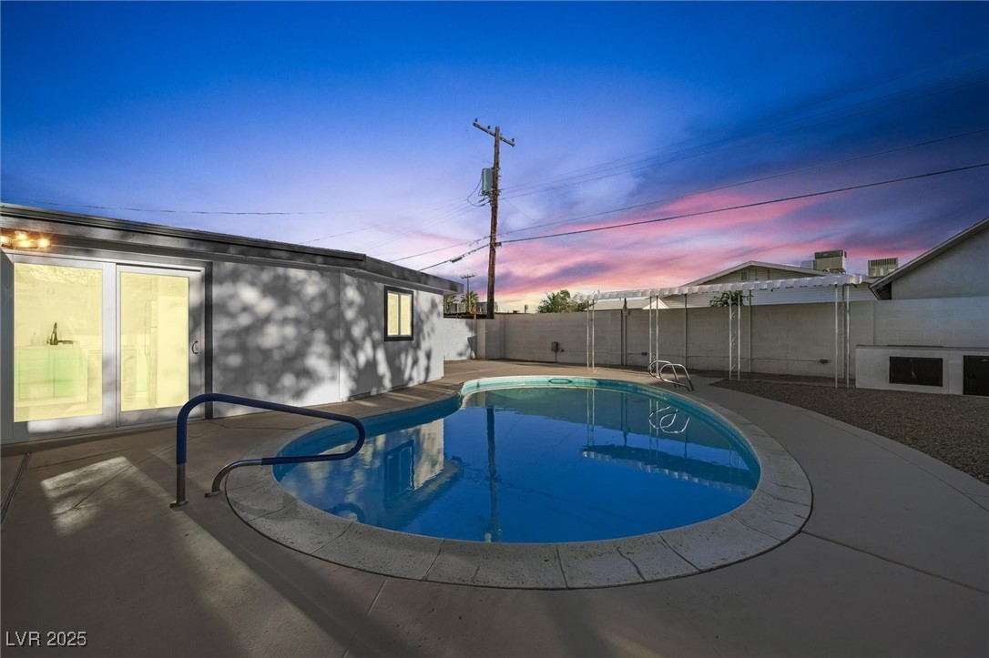 Las Vegas, Nevada 89121, United States, 4 Bedrooms Bedrooms, ,2 BathroomsBathrooms,Residential,Active,233454