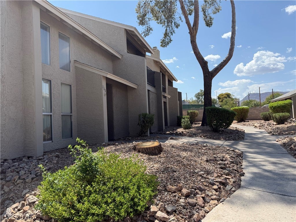 562 Sellers Place