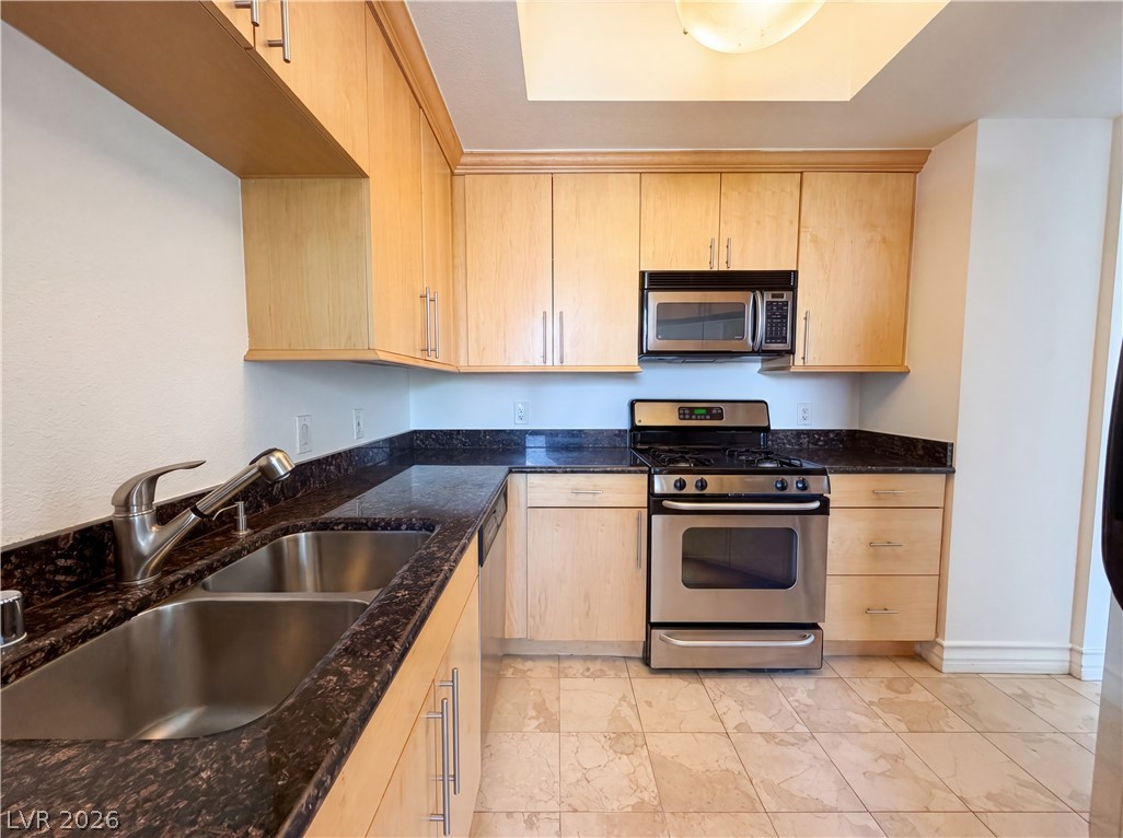 230 E Flamingo Road 320