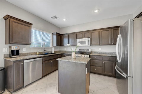 Photo of 933 Shining Rose Place, Henderson, NV 89052 (MLS # 2799942)