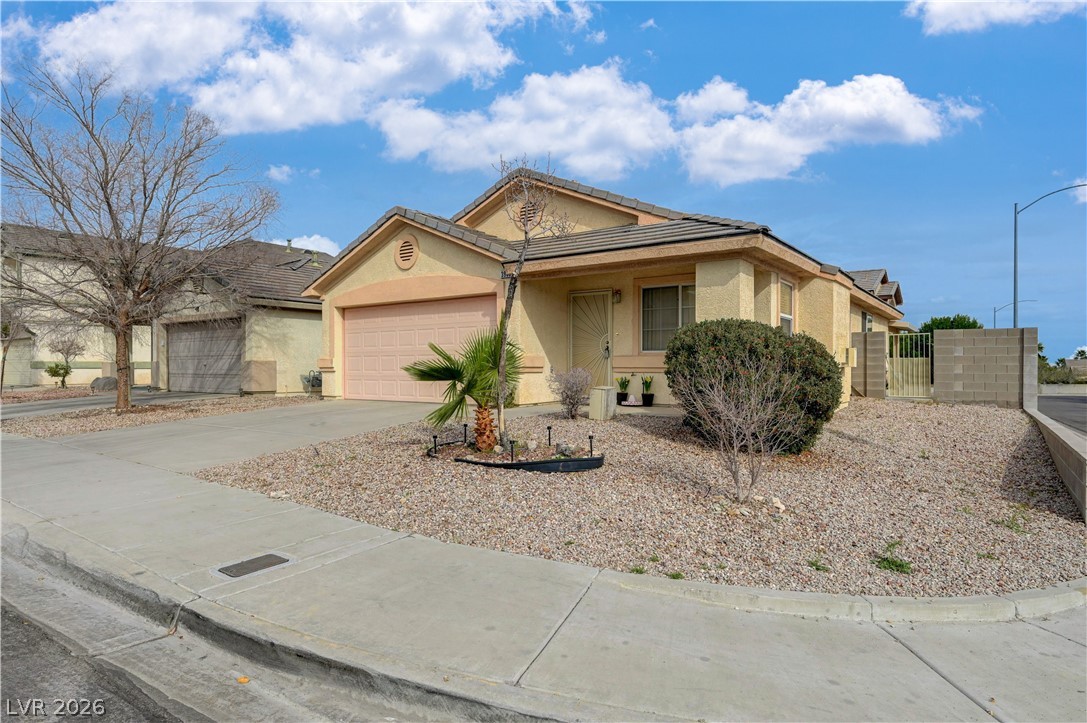3900 Golden Glaze Street