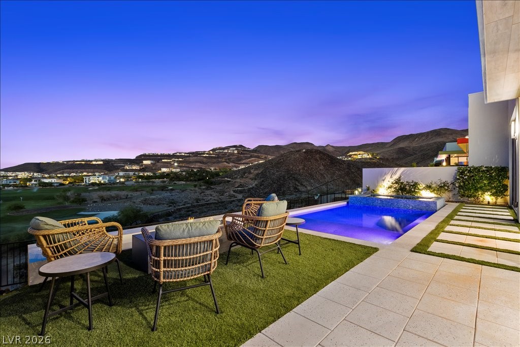 656 Scenic Cliff Drive