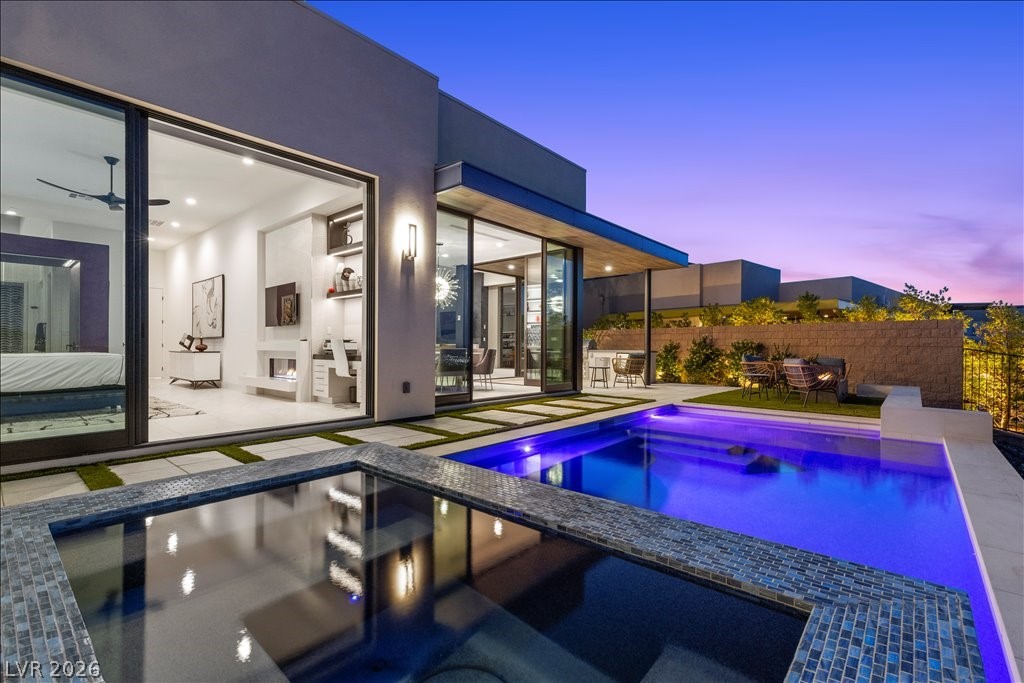 656 Scenic Cliff Drive