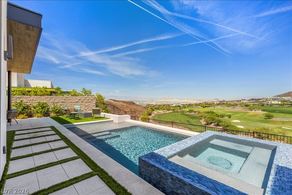 656 Scenic Cliff Drive