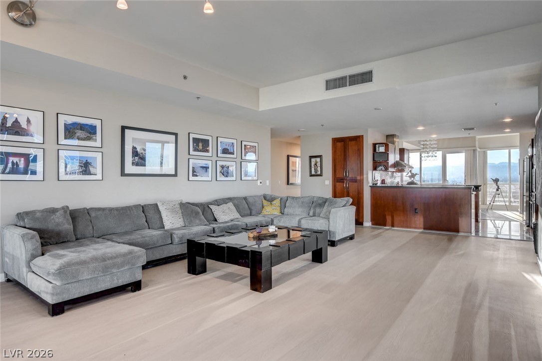 4575 Dean Martin Drive 2812