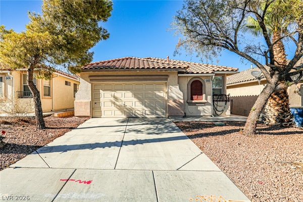8468 REGAL HILLS CT, LAS VEGAS, NV 89117 - Image e6fcd98923f80ae9a7ca6e51de70fa2d/2037317644