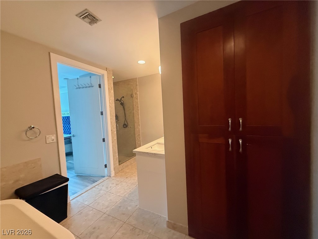 4525 Dean Martin Drive 401