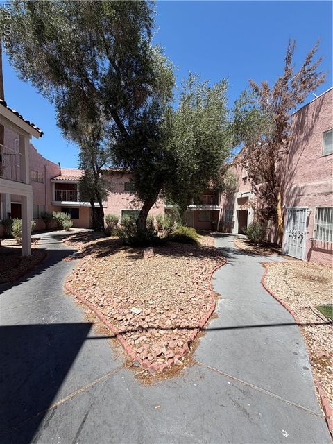 Townhouse For Rent - 2236 E Desert Inn Road<br/> Clark County, Las Vegas, NV 89169