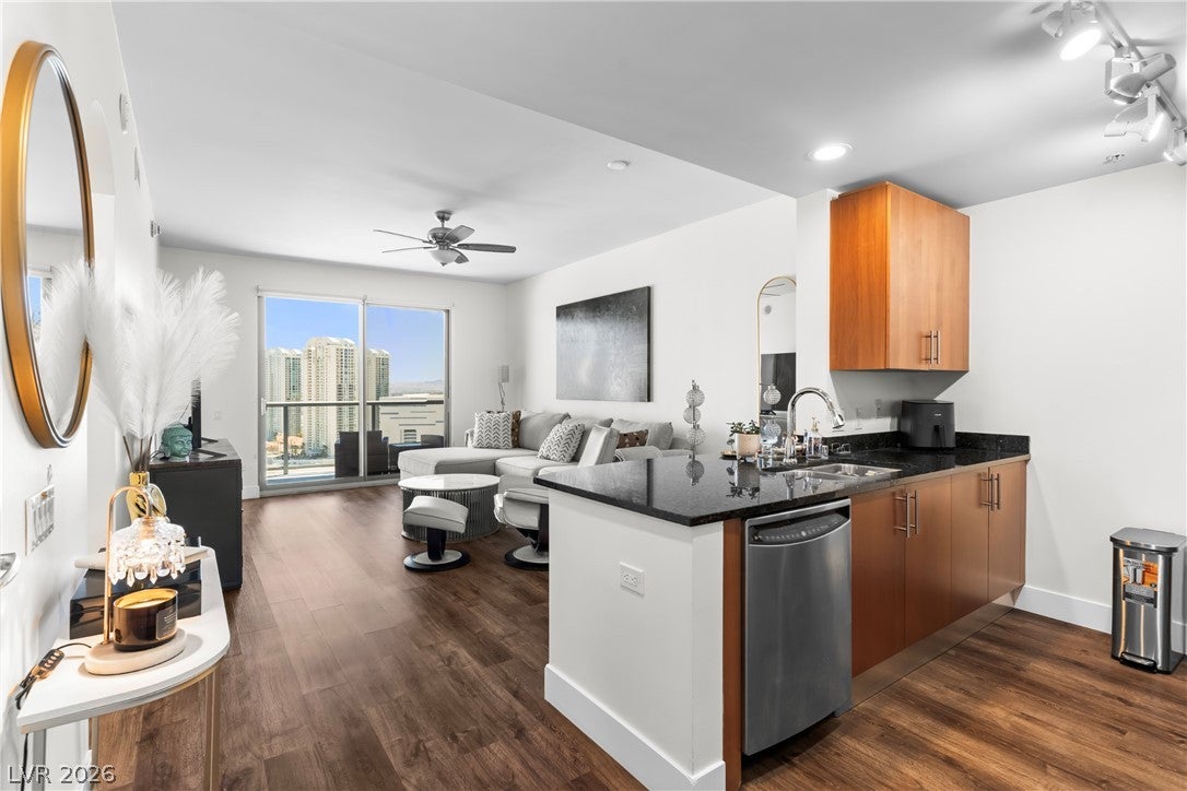 200 W Sahara Avenue 2506