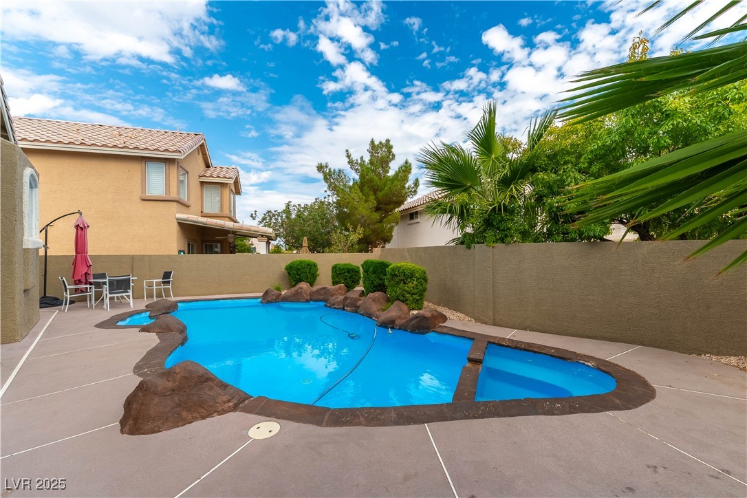 1628 Scenic Peak Street