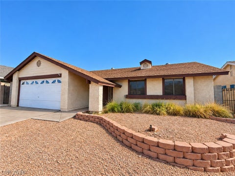 Homes For Sale - 325 W Chesapeake Way<br/> Henderson, NV 89015