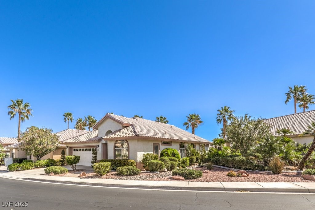 2128 Eaglepath Circle, Henderson, Nevada image 2