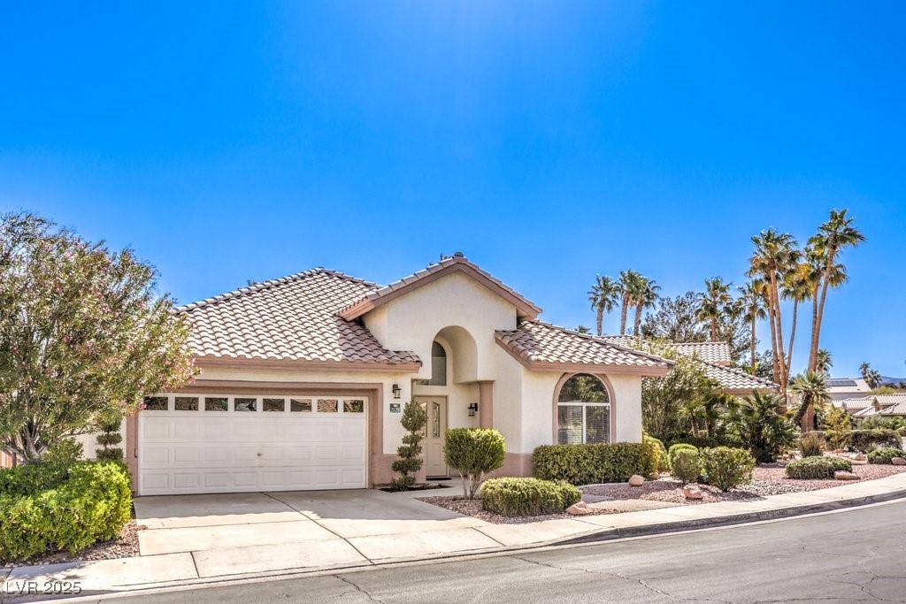 2128 Eaglepath Circle, Henderson, Nevada image 3